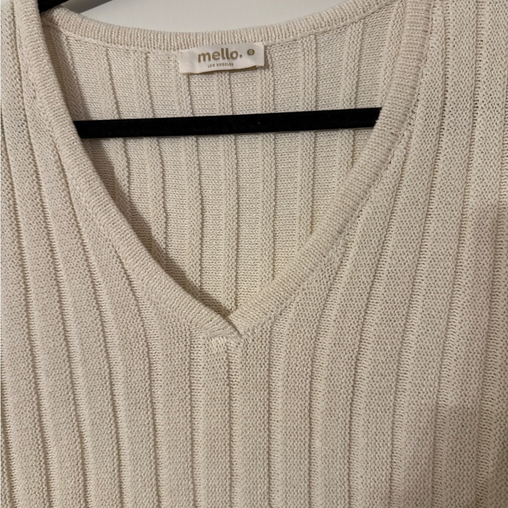 Mello Women's Cream V-Neck Sweater